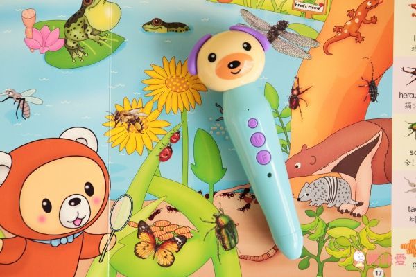 小牛津 - 【媽咪愛獨家優惠組】小牛津圖解ABC小百科點讀寶盒-加贈點讀小卡×4+送SKB12色粉蠟筆