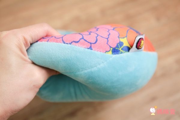 英國 bang on the door 護頸枕