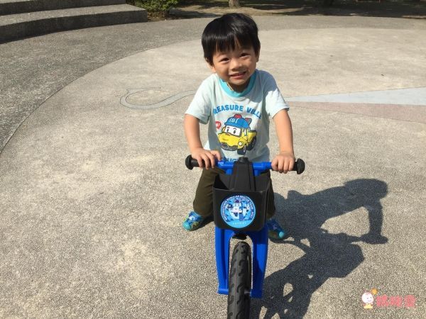 POLI 波力救援小英雄 - POLI波力救援小英雄聯名滑步車 - AIR 充氣胎 +專屬車籃+置車架-赫利綠