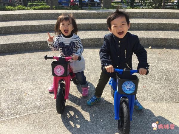 POLI 波力救援小英雄 - POLI波力救援小英雄聯名滑步車 - AIR 充氣胎 +專屬車籃+置車架-赫利綠