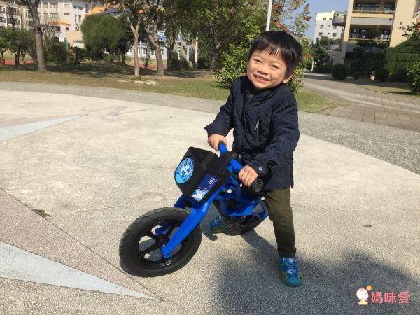 POLI 波力救援小英雄 - POLI波力救援小英雄聯名滑步車 - AIR 充氣胎 +專屬車籃+置車架-赫利綠