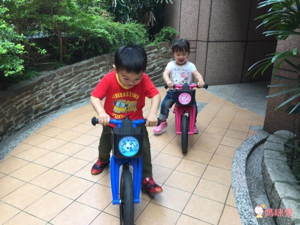 POLI 波力救援小英雄 - POLI波力救援小英雄聯名滑步車 - AIR 充氣胎 +專屬車籃+置車架-赫利綠