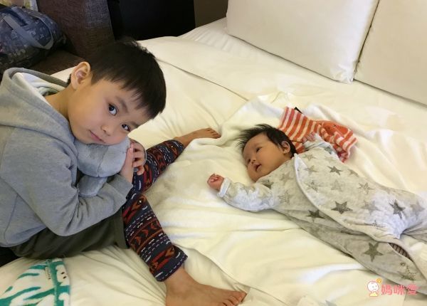 小牛津 - 安撫企鵝寶貝-絨毛企鵝+充電線+使用說明(充電式免裝電池)-粉色