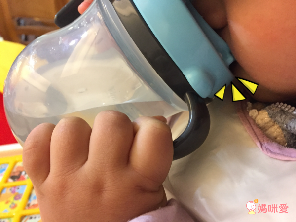 Combi 喝水訓練杯