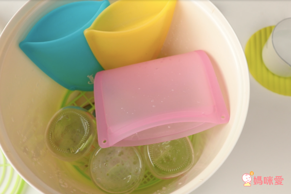 韓國 sillymann - 100%鉑金矽膠簡約便攜捲式水瓶-星空黑-550ml