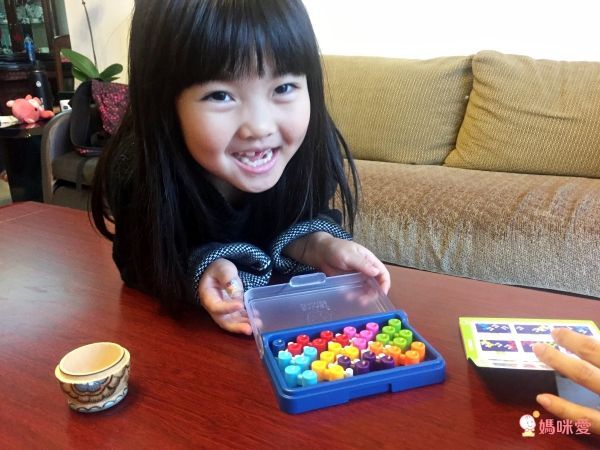 上誼文化 - 【IQ全系列玩好玩滿大挑戰組】-星星大挑戰+XO排列大挑戰+圍城大挑戰+大連線+3D大挑戰+顏色大挑戰-獨家送好餓的毛毛蟲遊戲卡