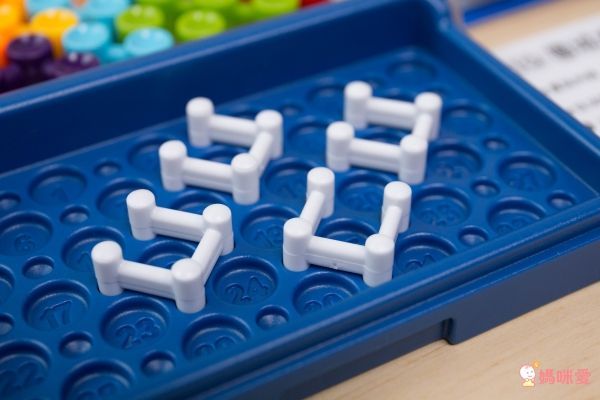 上誼文化 - 【IQ全系列玩好玩滿大挑戰組】-星星大挑戰+XO排列大挑戰+圍城大挑戰+大連線+3D大挑戰+顏色大挑戰-獨家送好餓的毛毛蟲遊戲卡