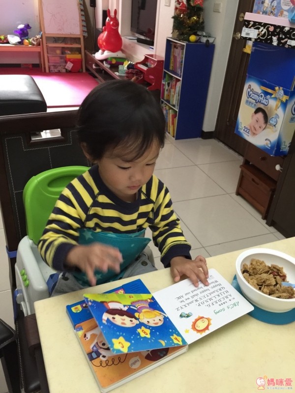  小蘋果趣味歡唱童謠繪本