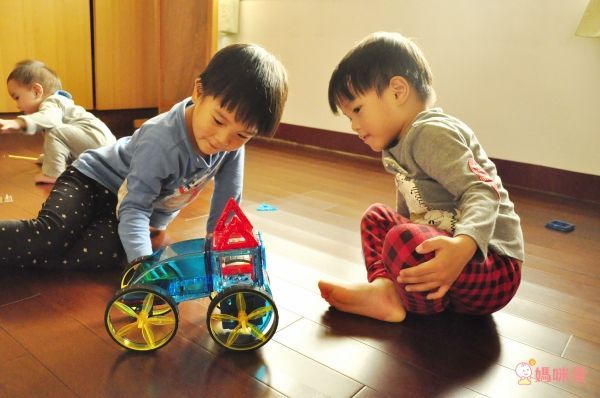 韓國 MagKinder x Click Block - 2D 磁性建構片-疾風電動變形車-43件組