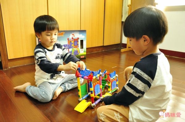韓國 MagKinder x Click Block - [福利品]科學磁力棒-童趣城堡-66件組