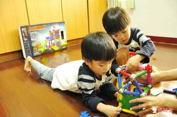 韓國 MagKinder x Click Block - [福利品]科學磁力棒-童趣城堡-66件組