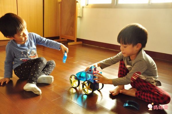 韓國 MagKinder x Click Block - 2D 磁性建構片-疾風電動變形車-43件組