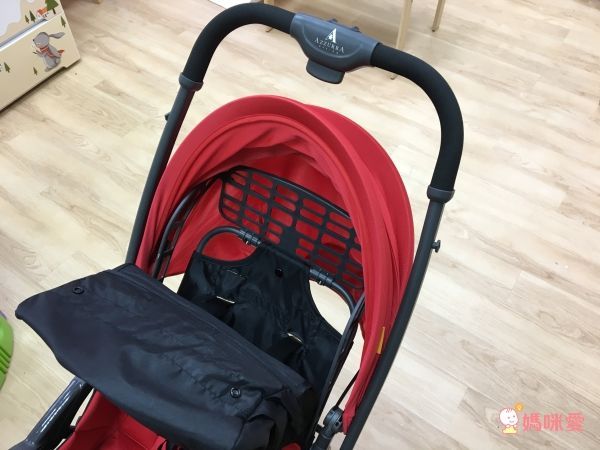 義大利 AZZURRA 雙向超輕量嬰幼兒手推車，附雨罩、推車墊