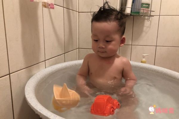 西班牙 Oli & Carol 多功能玩具 / Sweetooth 冰淇淋固齒器