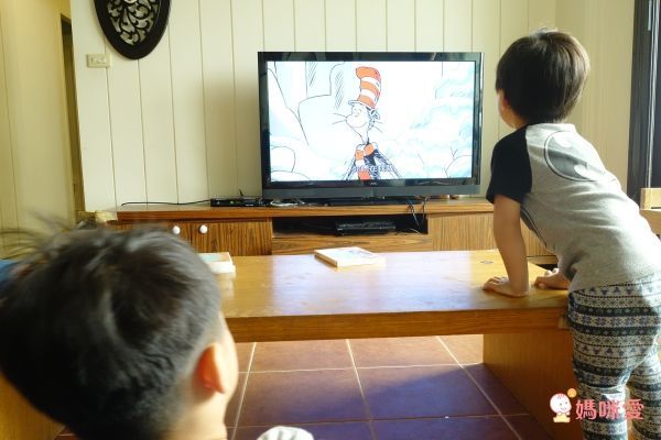 弘恩動畫 - 戴帽子的貓【1~10】-DVD4片裝、片長約234分鐘、加贈:影片導讀手冊1本