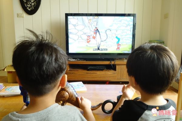 弘恩動畫 - 戴帽子的貓【1~10】-DVD4片裝、片長約234分鐘、加贈:影片導讀手冊1本