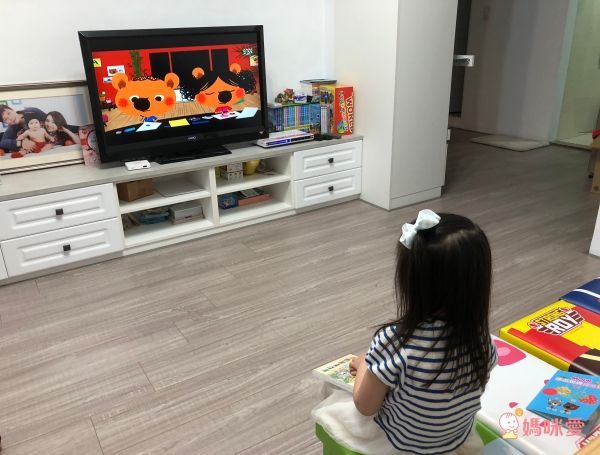 弘恩動畫 - 環遊世界探險趣【1~31】-DVD3片裝、片長約352分鐘、加贈:世界小百科1本