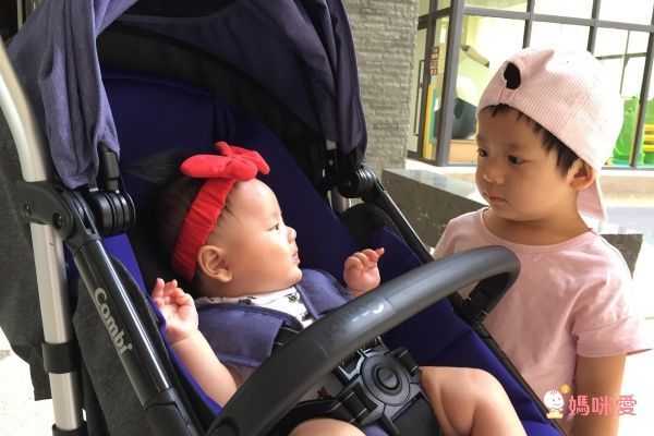 日本 Combi Trio美型單手秒收輕量三輪車款