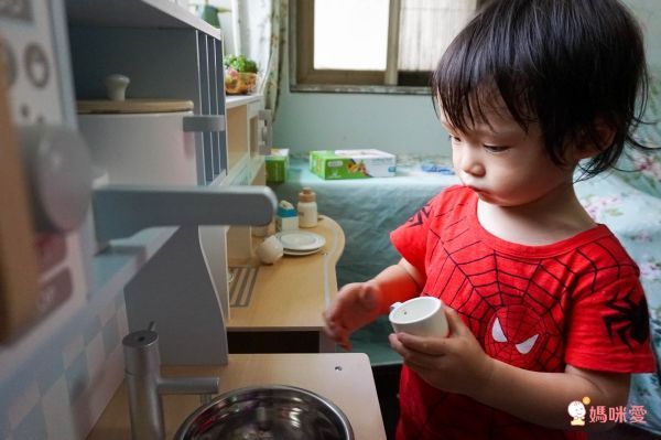 荷蘭 New Classic Toys - 超人氣推薦-聲光小主廚-櫻花粉-(含配件12件)