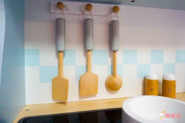 荷蘭 New Classic Toys - 超人氣推薦-聲光小主廚-櫻花粉-(含配件12件)