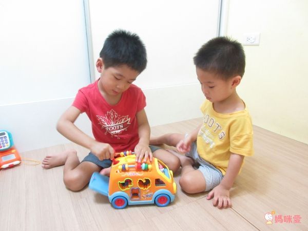 香港 HOLA - 幼兒聲光玩具-開心樂園巴士