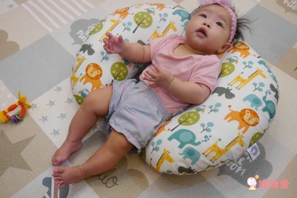 義大利Chicco Boppy多功能授乳枕& 哺乳好物系列!