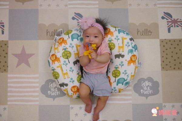 義大利Chicco Boppy多功能授乳枕& 哺乳好物系列!