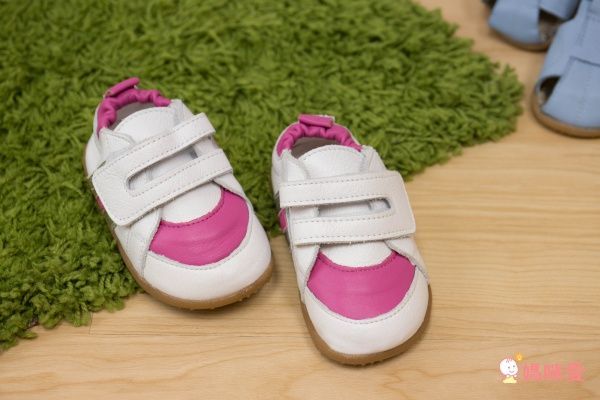 英國 shooshoos 真皮手工涼鞋/學步鞋