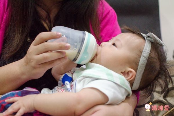 NUBY 會呼吸的奶瓶