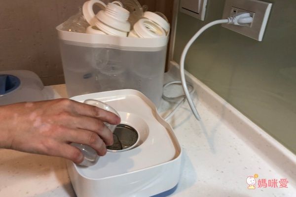 義大利Chicco 電動吸乳器、蒸氣消毒鍋