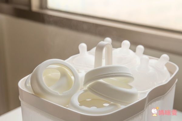 義大利Chicco 電動吸乳器、蒸氣消毒鍋