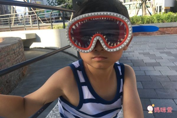 美國 Bling2o 兒童造型泳鏡，抗UV、防起霧，超酷炫登場