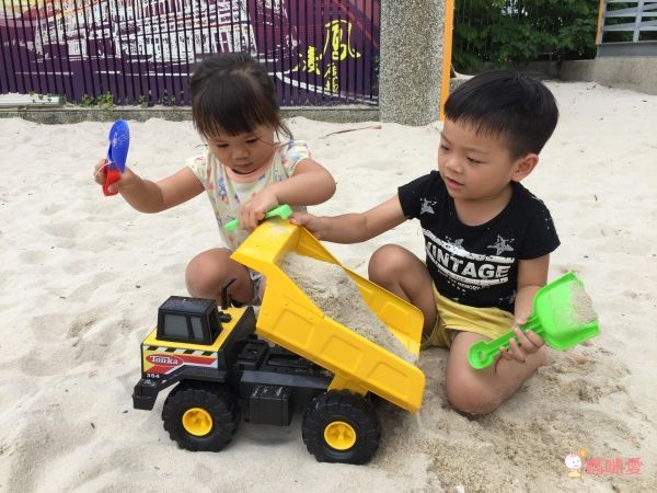 團購價 75 折起【美國 TONKA】巨型車／聲光車