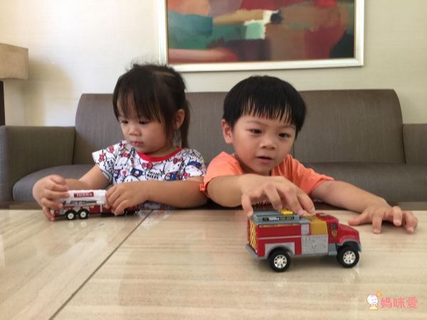 團購價 75 折起【美國 TONKA】巨型車／聲光車