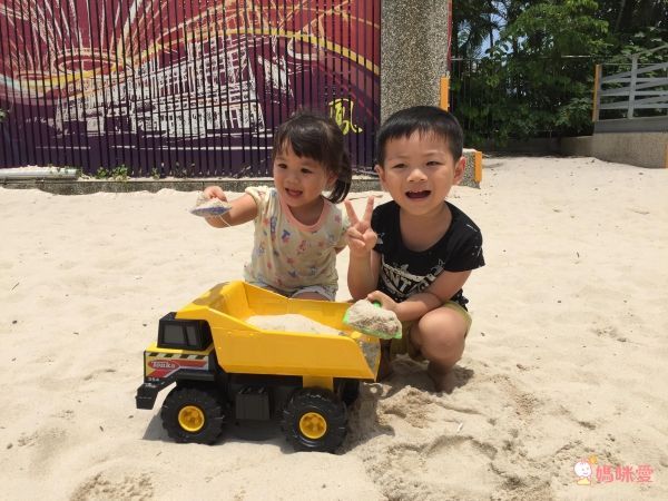 團購價 75 折起【美國 TONKA】巨型車／聲光車