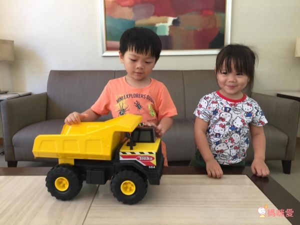 團購價 75 折起【美國 TONKA】巨型車／聲光車