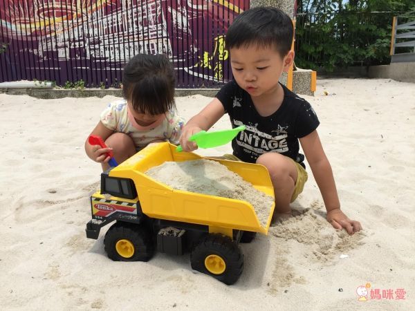 團購價 75 折起【美國 TONKA】巨型車／聲光車