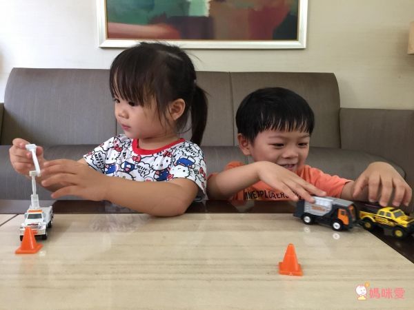 團購價 75 折起【美國 TONKA】巨型車／聲光車