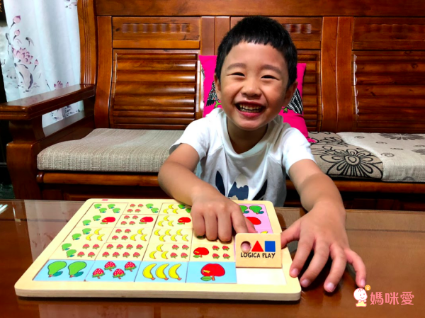 西班牙Akros - 蒙特梭利邏輯遊戲板(每套4組遊戲板)