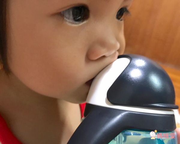 荷蘭 Umee 優酷企鵝雙握把吸管水杯