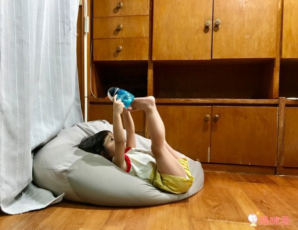 荷蘭 Umee 優酷企鵝雙握把吸管水杯