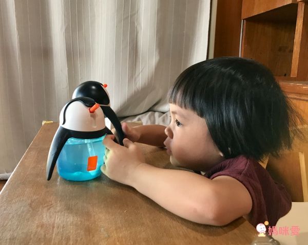 荷蘭 Umee 優酷企鵝雙握把吸管水杯