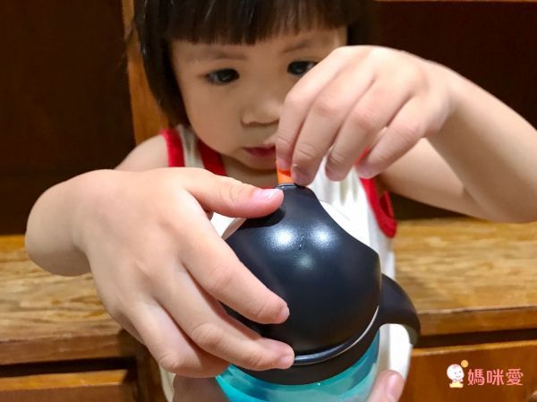 荷蘭 Umee 優酷企鵝雙握把吸管水杯