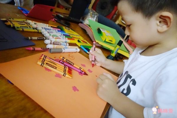 媽咪愛獨家首賣！美國【Crayola 繪兒樂】開學繪畫套組 ❤ 直接包超澎湃！