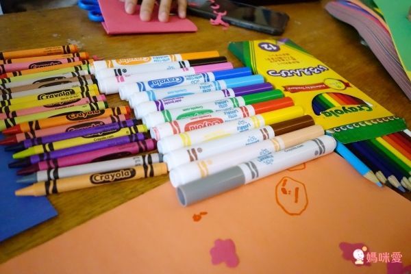 媽咪愛獨家首賣！美國【Crayola 繪兒樂】開學繪畫套組 ❤ 直接包超澎湃！