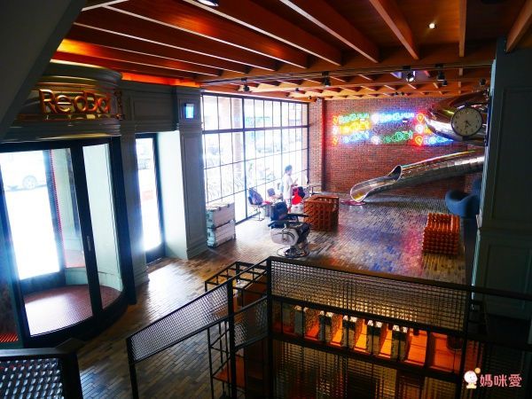 台中紅點文旅★27公尺的最潮溜滑梯就在飯店裡 ♪