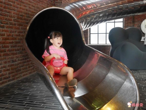 台中紅點文旅★27公尺的最潮溜滑梯就在飯店裡 ♪