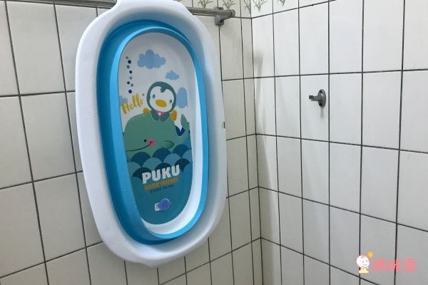  PUKU 藍色企鵝 Whale 鯨魚摺疊浴盆