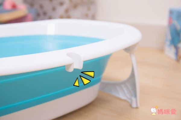  PUKU 藍色企鵝 Whale 鯨魚摺疊浴盆