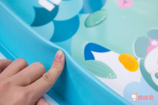  PUKU 藍色企鵝 Whale 鯨魚摺疊浴盆